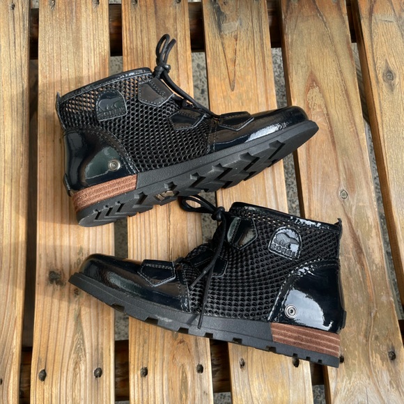 Sorel Major Black Patent Mesh Boot Size 6 Leather Ankle Bootie - Picture 6 of 16